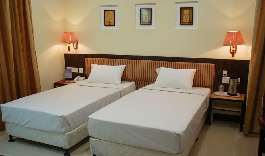 Hotel Sitara Royal Хидерабад Екстериор снимка